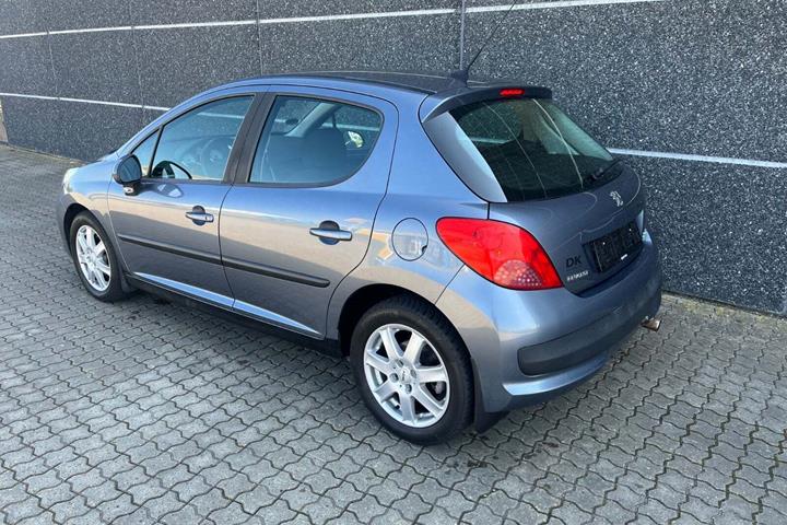 Grå Peugeot 207 fra 2006