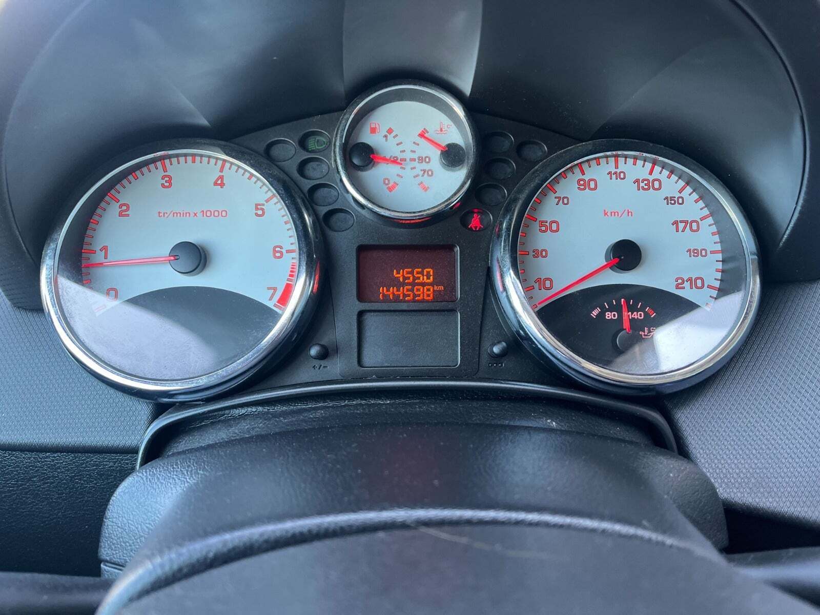 Grå Peugeot 207 fra 2006