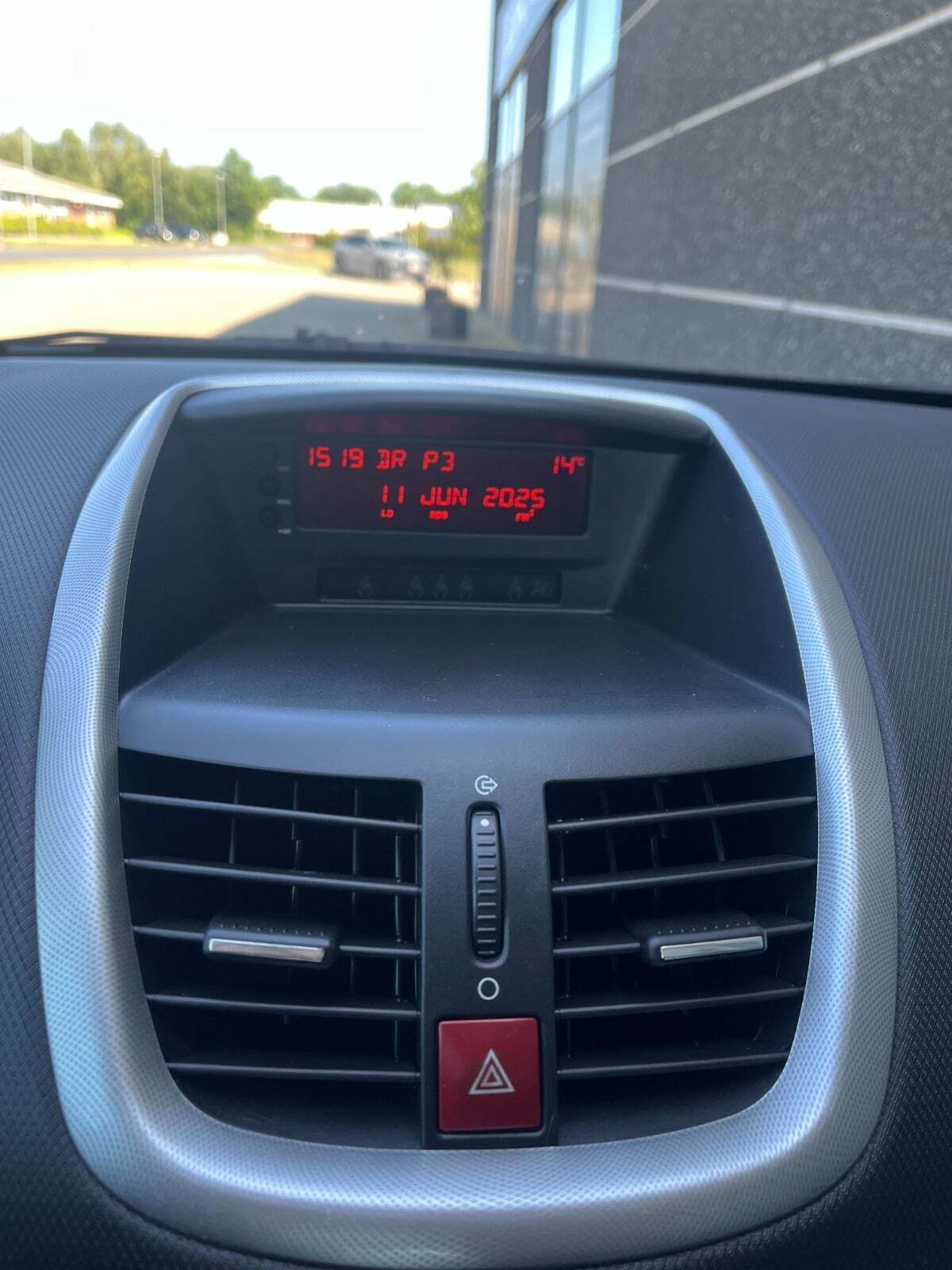 Grå Peugeot 207 fra 2006