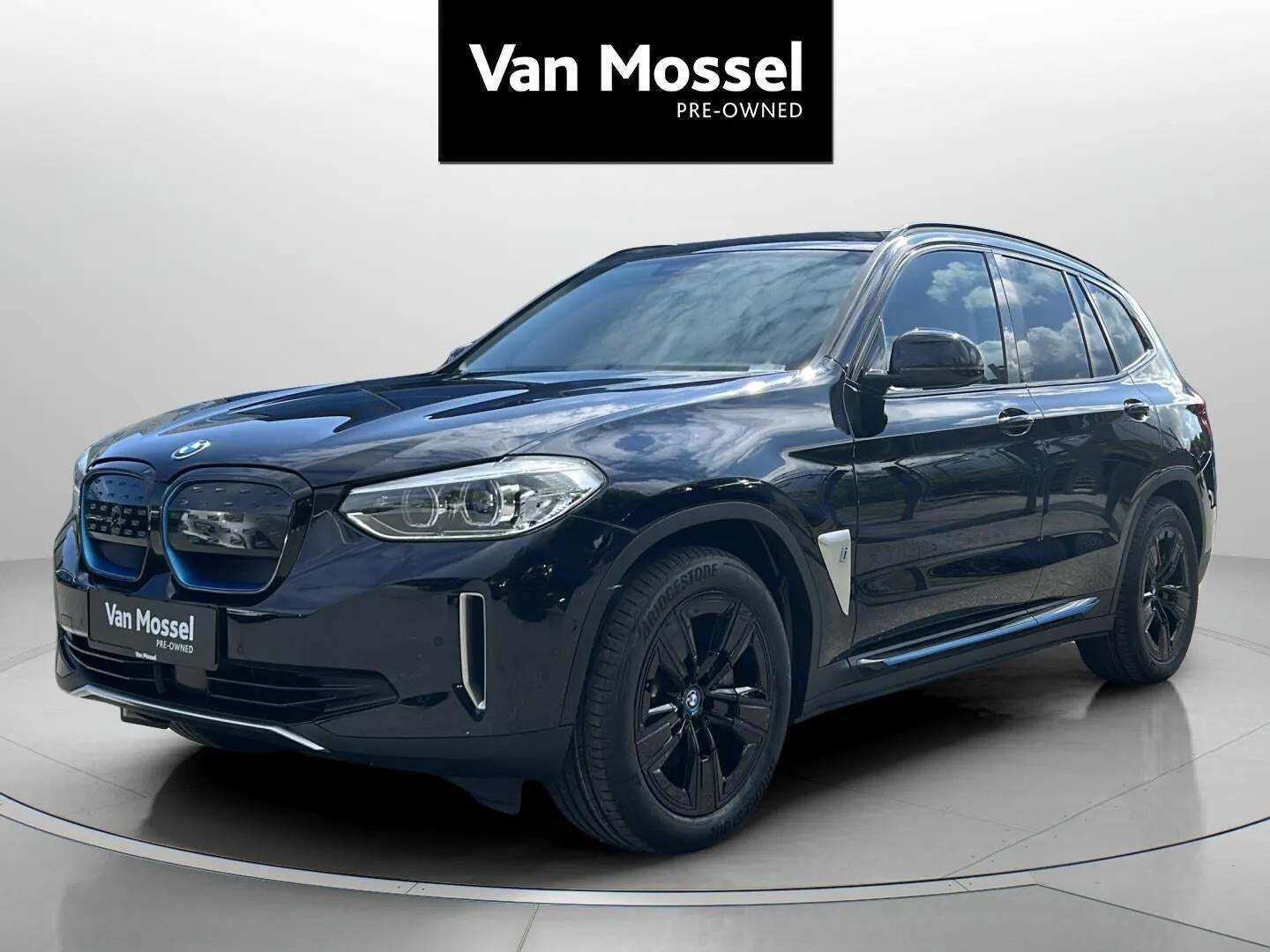 Sort BMW iX3 fra 2022 set udefra