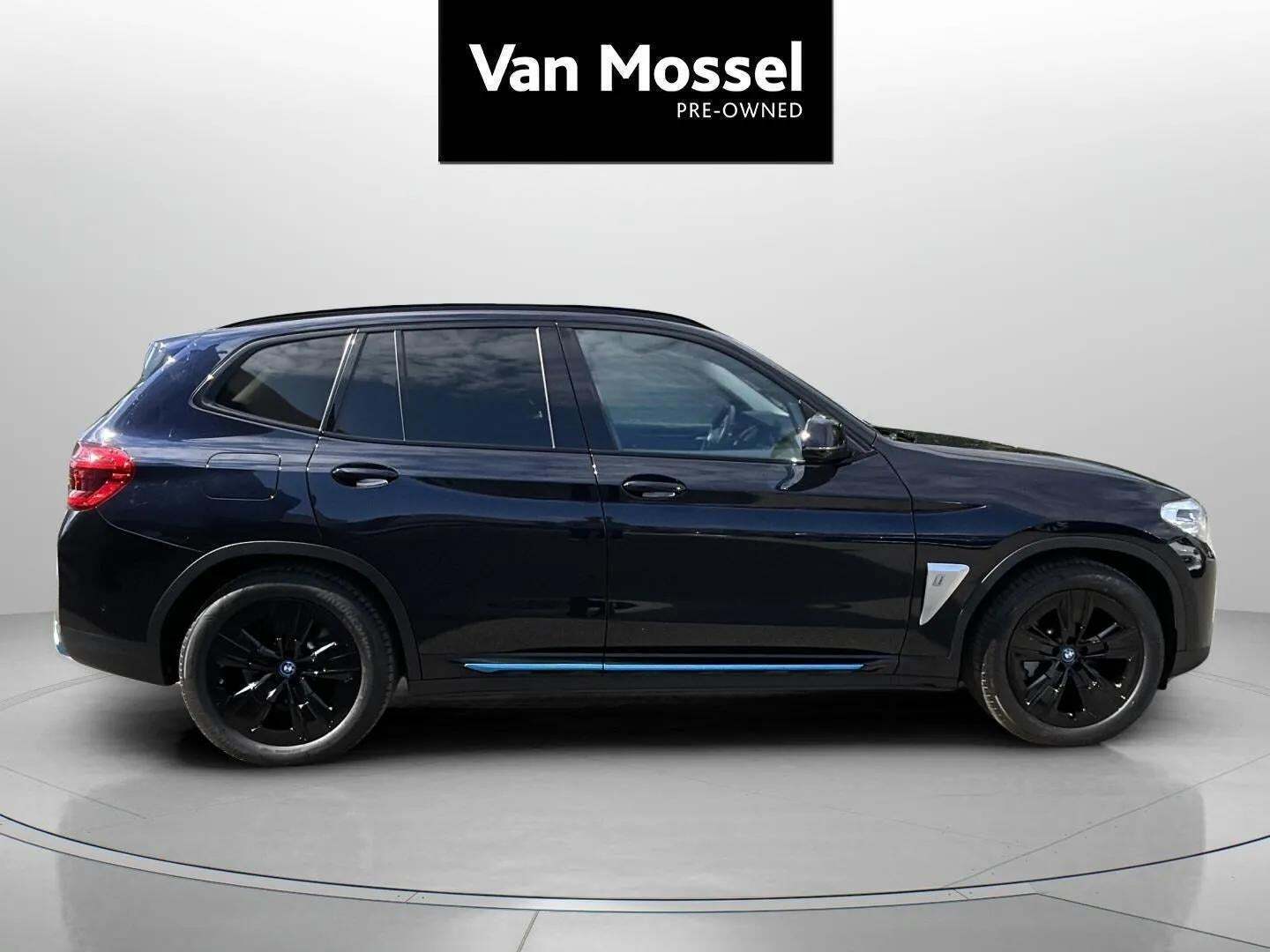 BMW iX3 Charged Plus