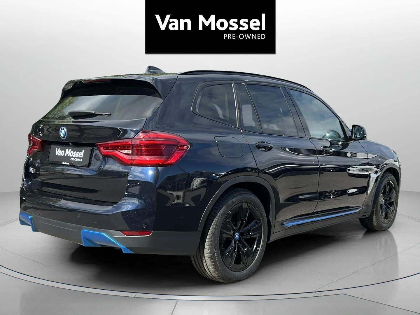 BMW iX3 Charged Plus