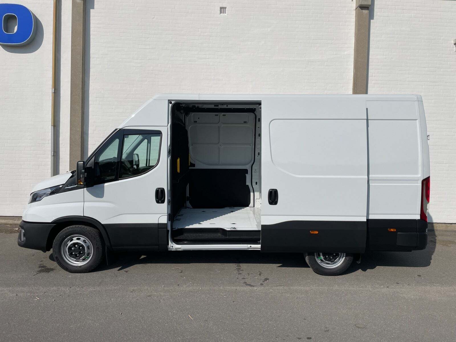 Hvid Iveco Daily fra 2025