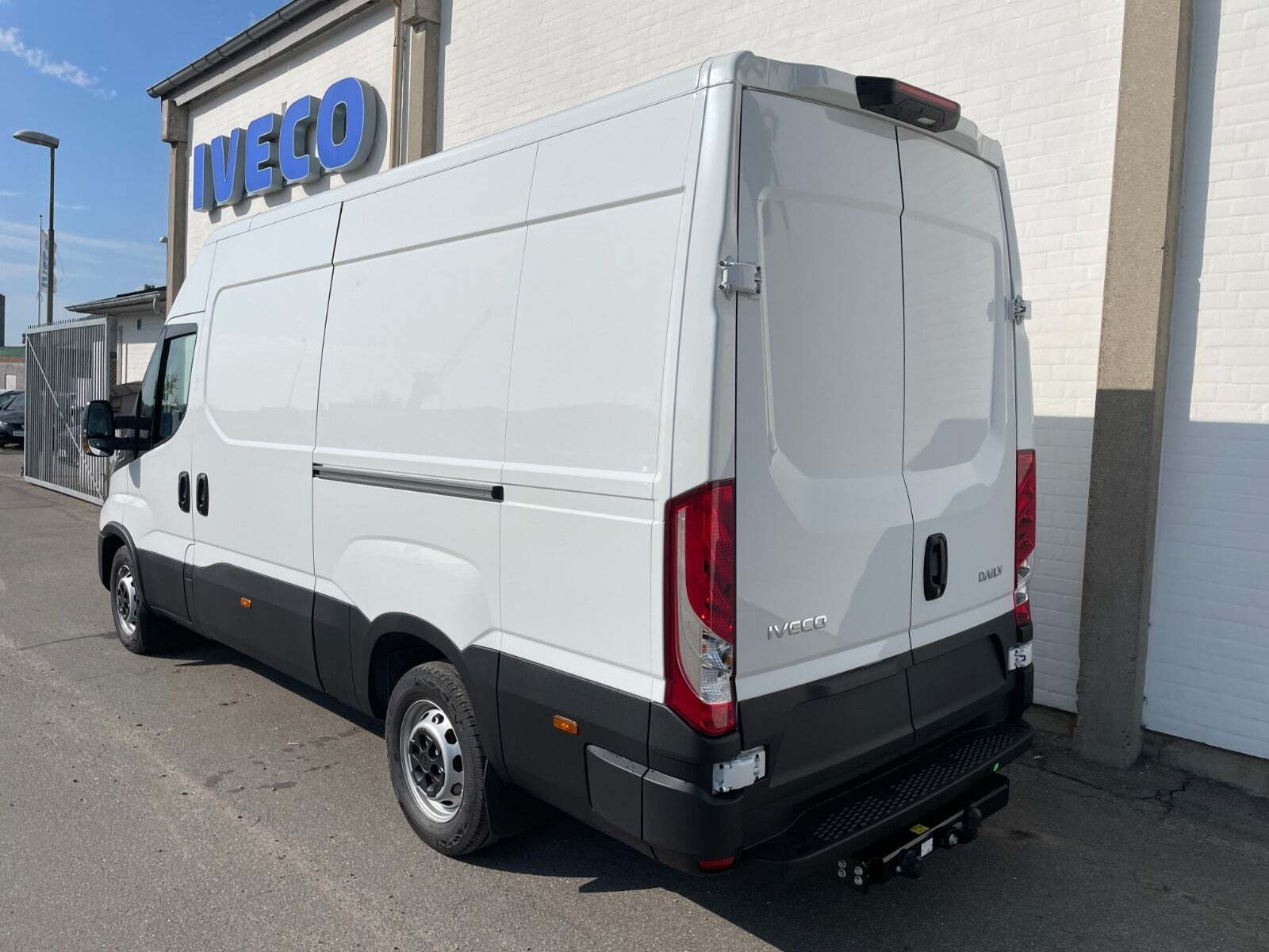 Iveco Daily 2,3 35S16 12m³ Van AG8