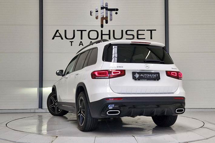 Hvid Mercedes GLB250 fra 2020 set udefra