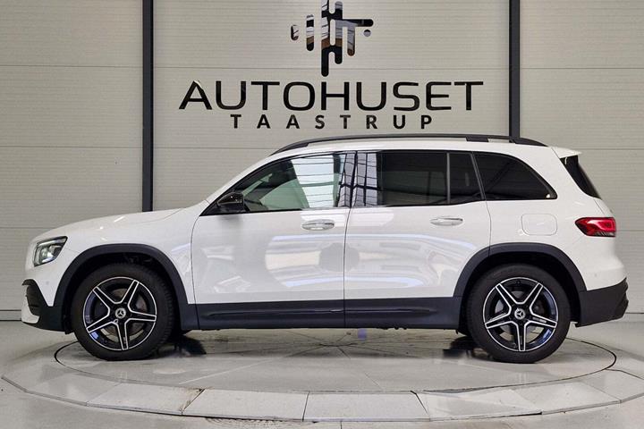 Hvid Mercedes GLB250 fra 2020 set udefra
