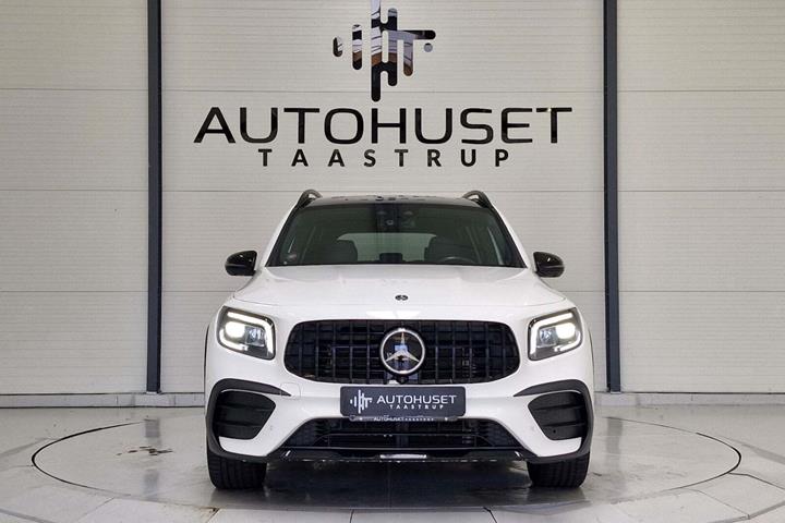 Hvid Mercedes GLB250 fra 2020 set udefra