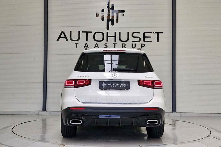 Hvid Mercedes GLB250 fra 2020 set udefra