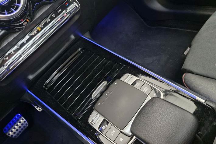 Hvid Mercedes GLB250 fra 2020 set indefra