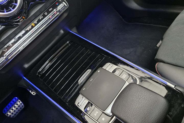 Hvid Mercedes GLB250 fra 2020 set indefra