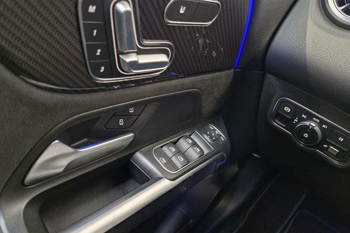 Hvid Mercedes GLB250 fra 2020