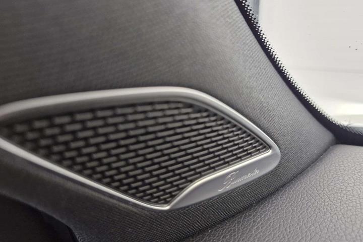 Hvid Mercedes GLB250 fra 2020