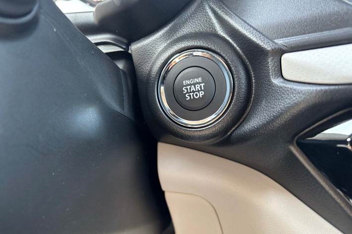 Grå Suzuki Swift fra 2025