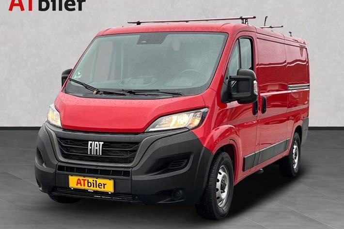 Rød Fiat Ducato fra 2022