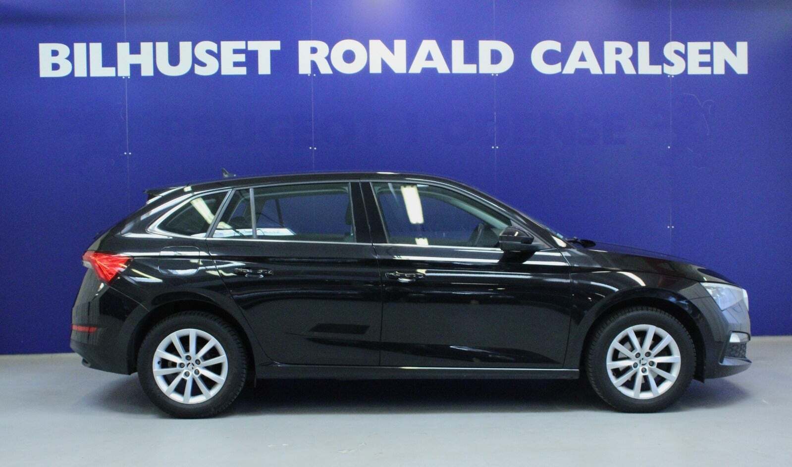 Sort Skoda Scala fra 2021