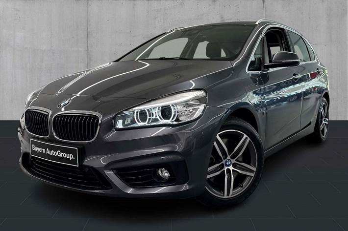 Grå BMW 225xe fra 2018