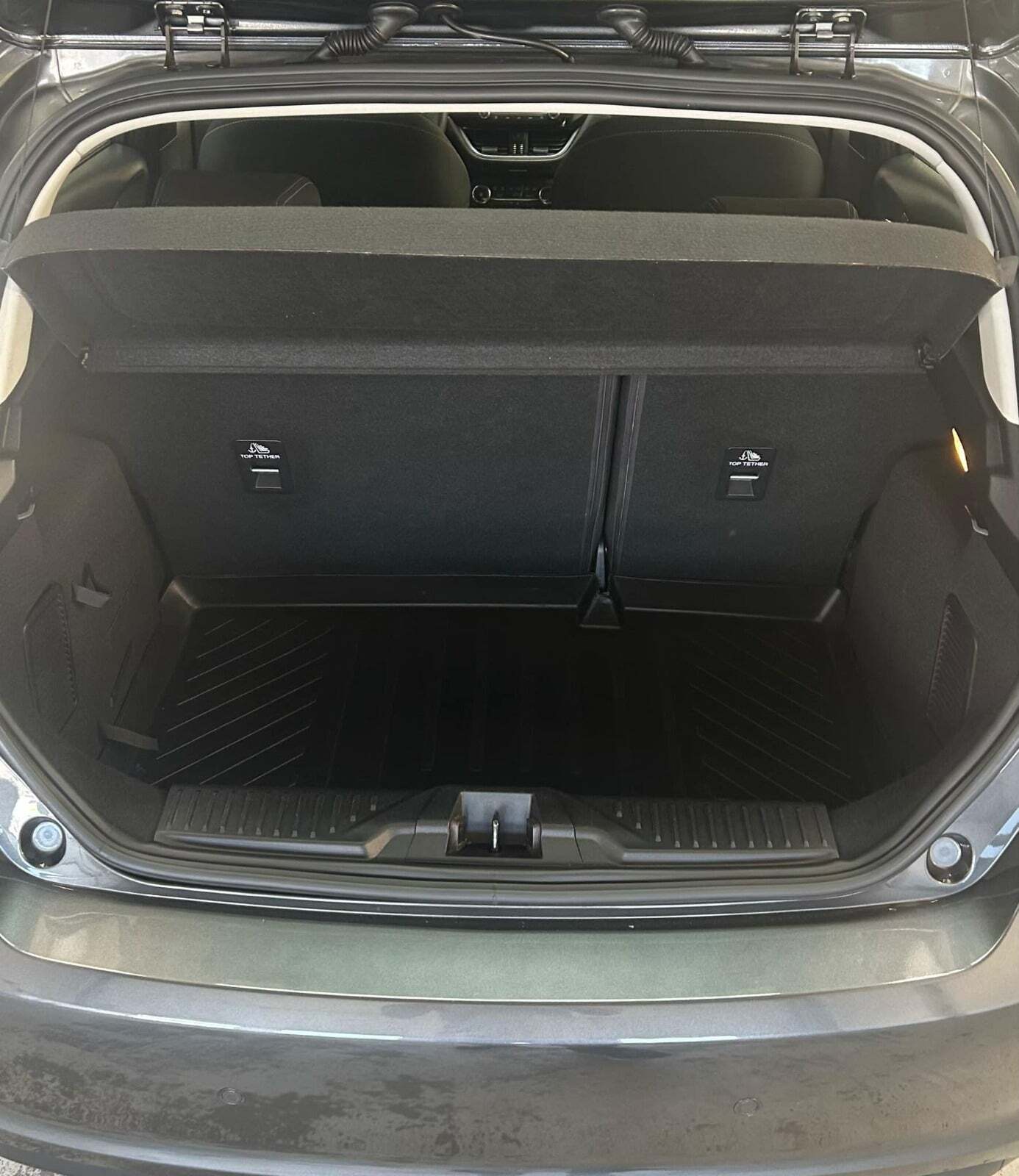 Grå Ford Fiesta fra 2020