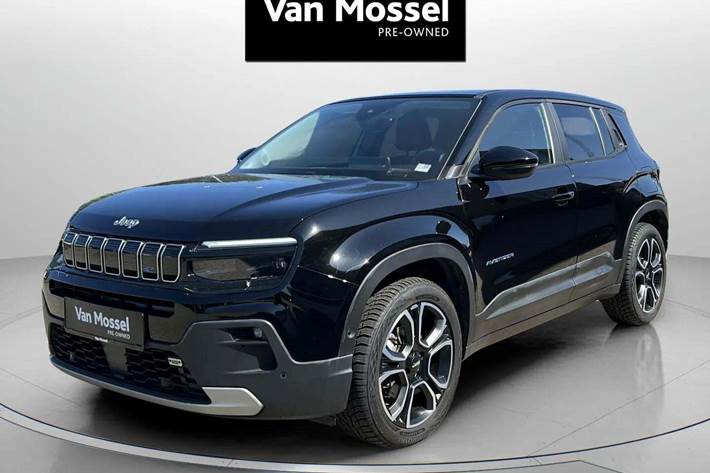 Sort Jeep Avenger fra 2023 set udefra