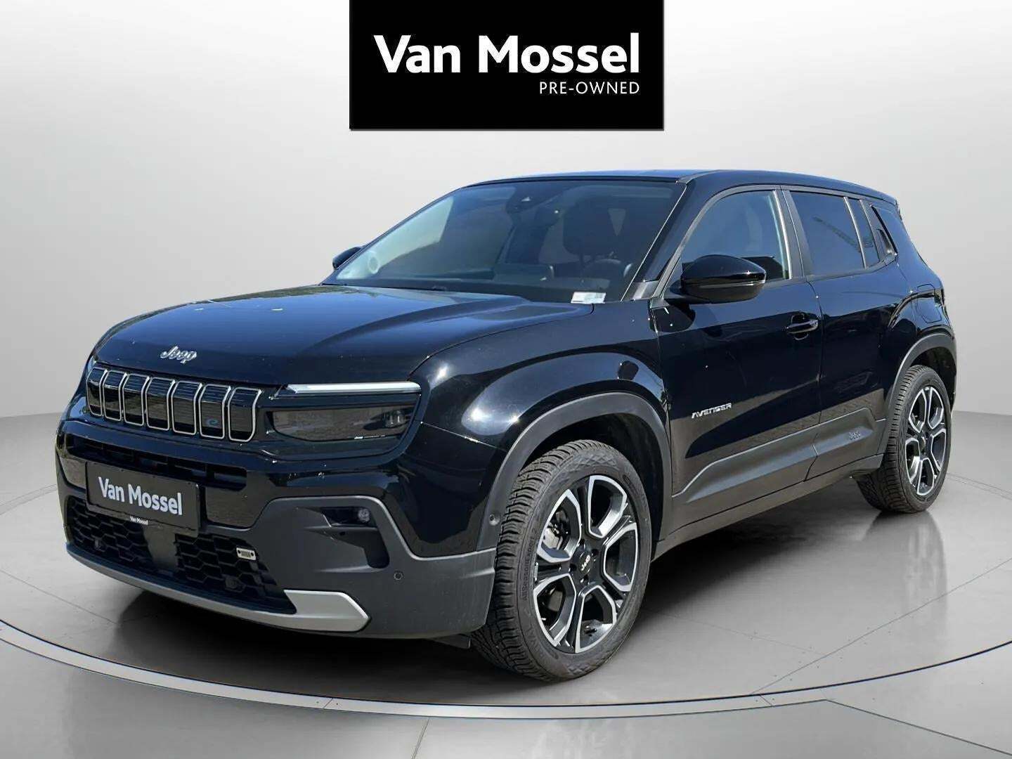 Sort Jeep Avenger fra 2023 set udefra