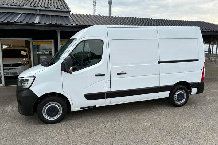 Hvid Renault Master IV T33 fra 2021