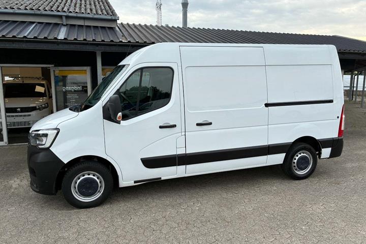 Hvid Renault Master IV T33 fra 2021