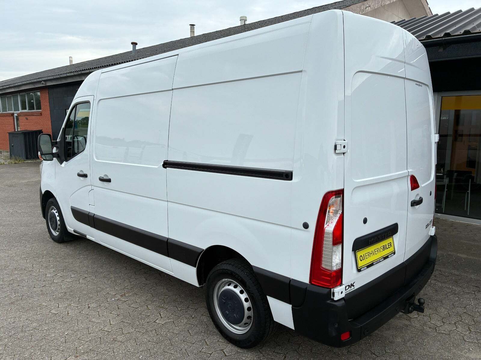 Hvid Renault Master IV T33 fra 2021