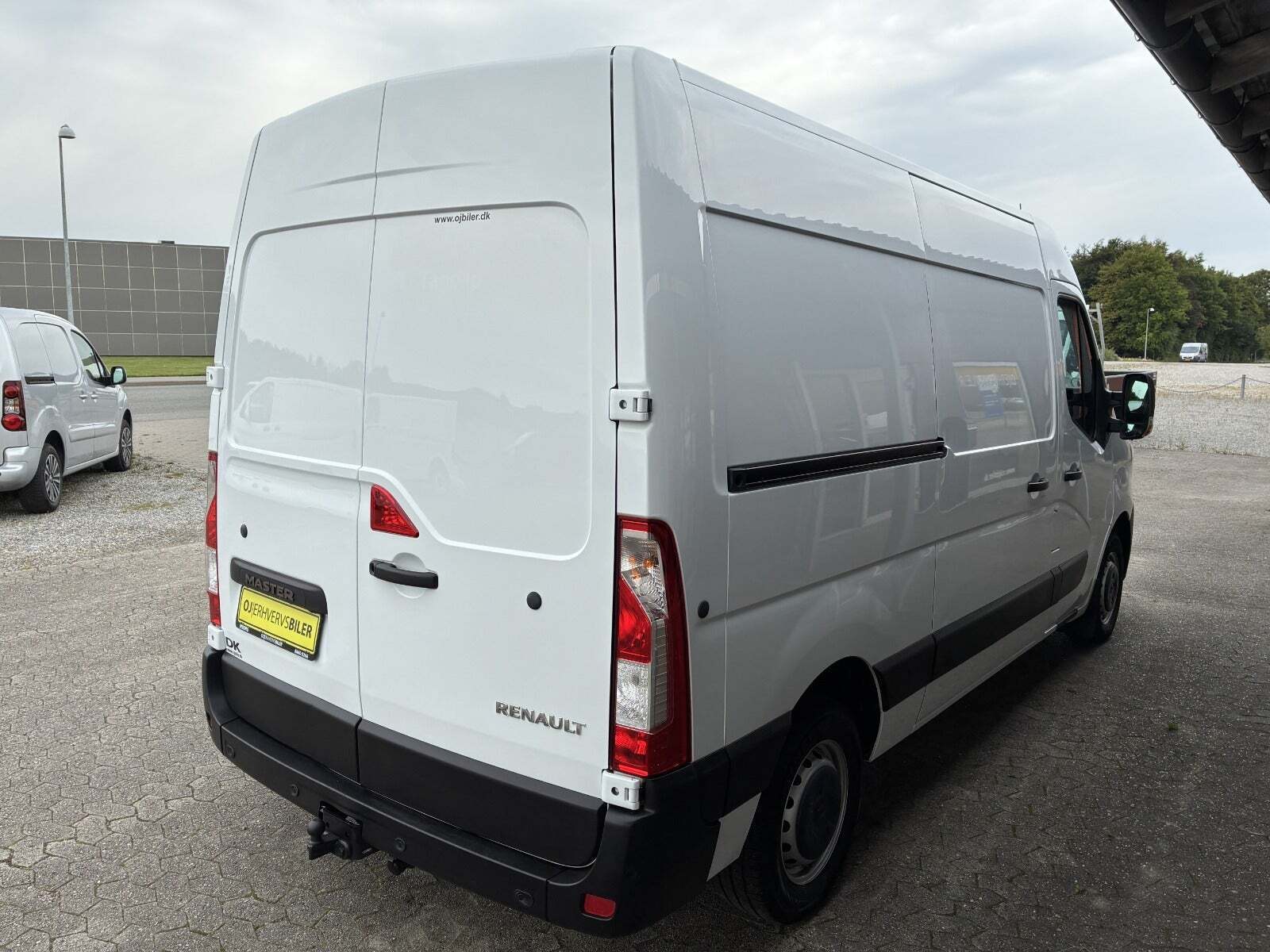 Hvid Renault Master IV T33 fra 2021