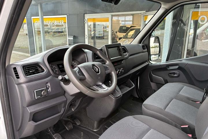 Hvid Renault Master IV T33 fra 2021
