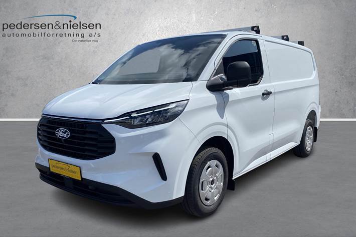Hvid Ford Transit Custom fra 2025 set udefra