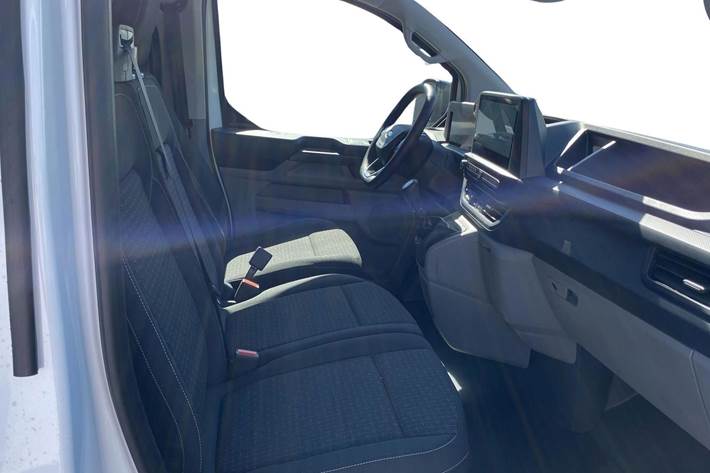 Hvid Ford Transit Custom fra 2025