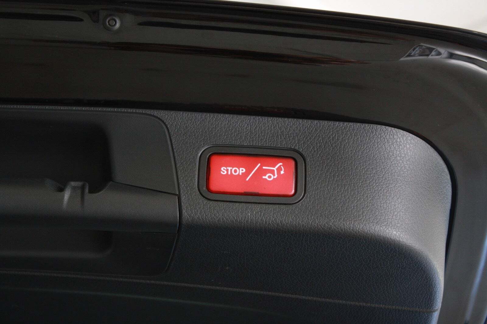 Gul Mercedes GLB200 d fra 2021