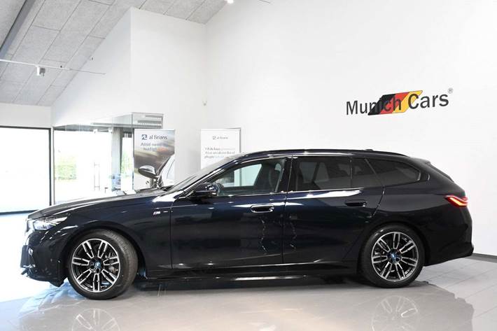 Sort BMW i5 fra 2025