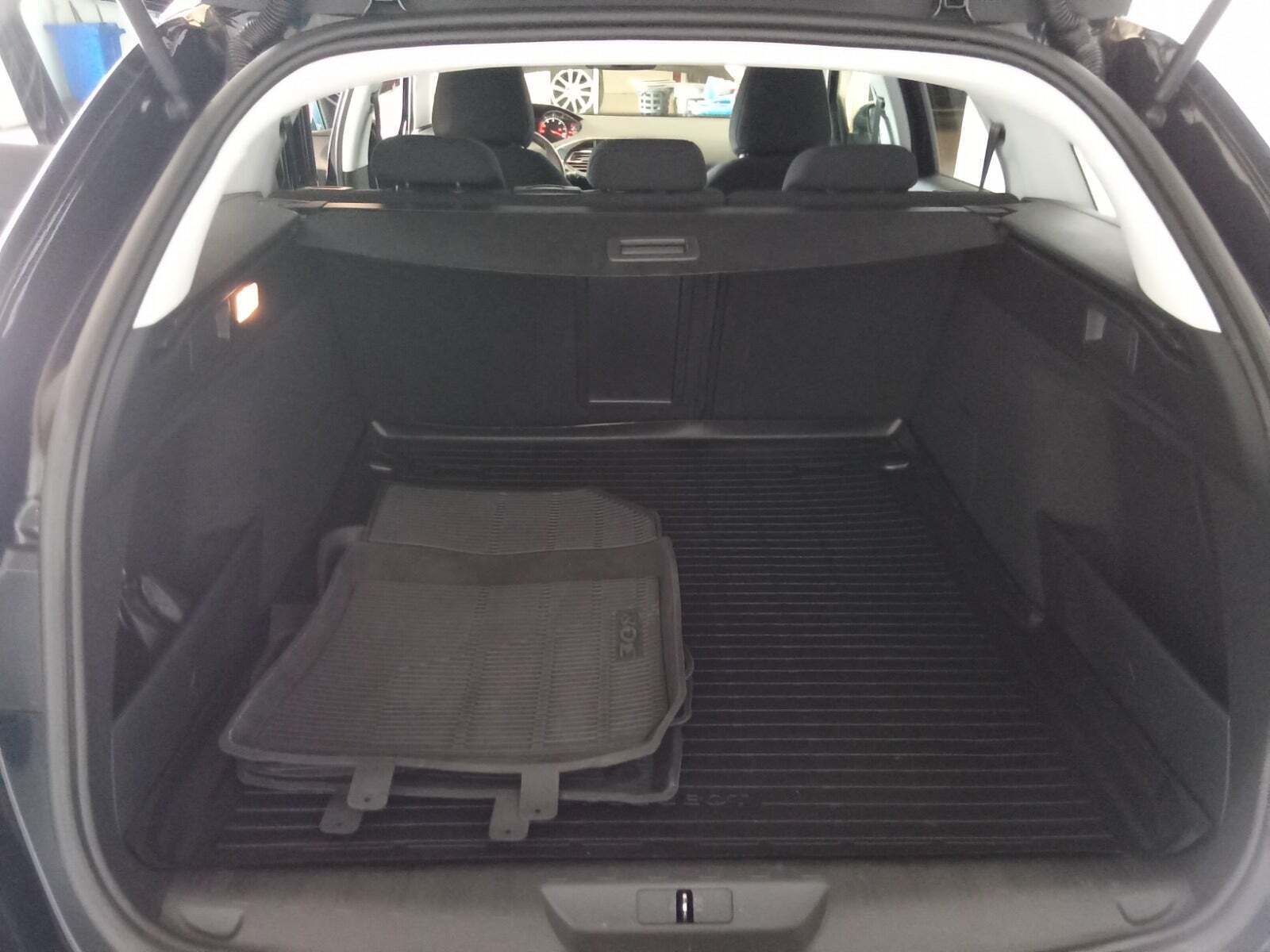 Sort Peugeot 308 fra 2019