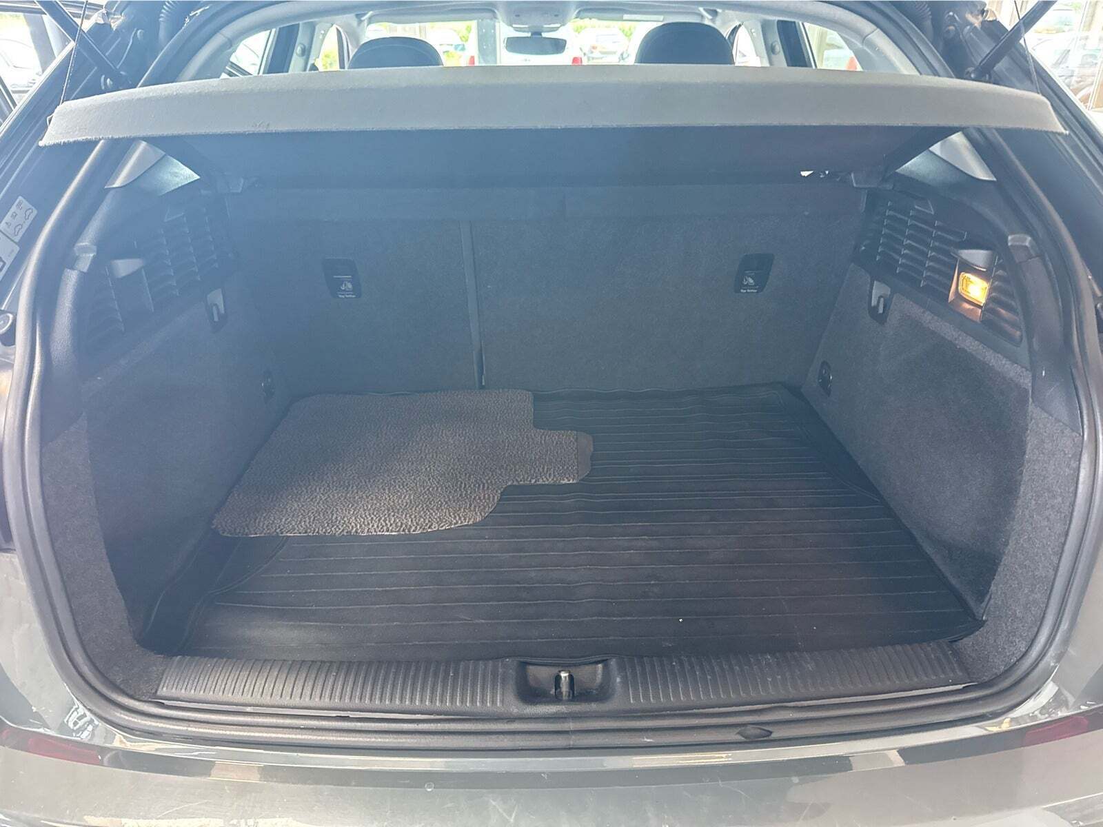 Grå Audi Q2 fra 2018