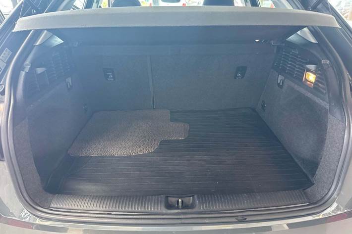 Grå Audi Q2 fra 2018