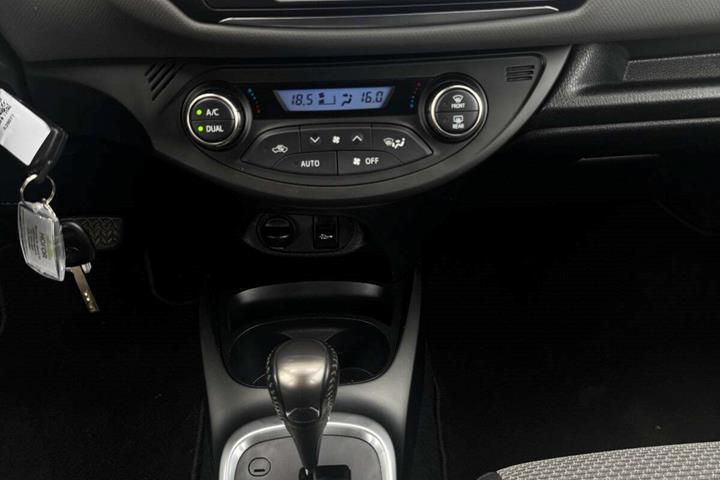 undefined Toyota Yaris fra 2015