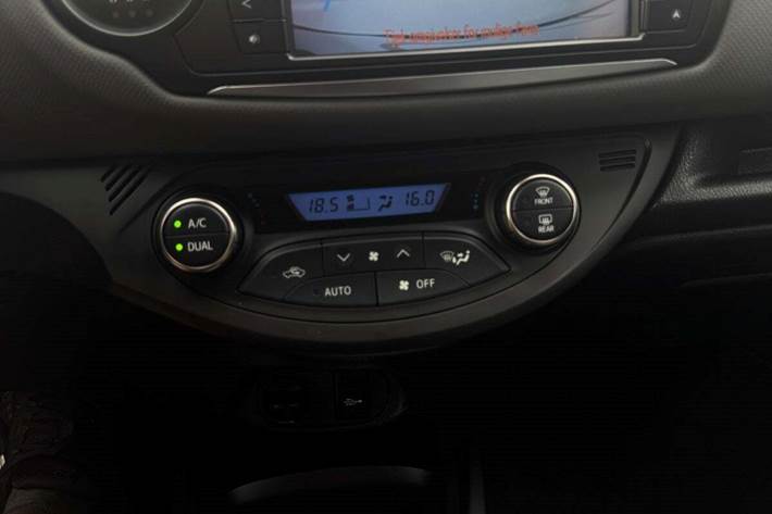 undefined Toyota Yaris fra 2015