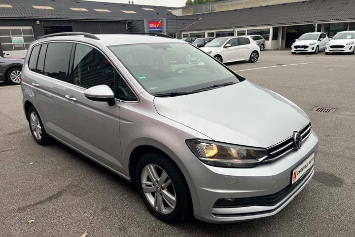 Sølv VW Touran fra 2020