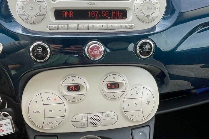 Blå Fiat 500 fra 2013