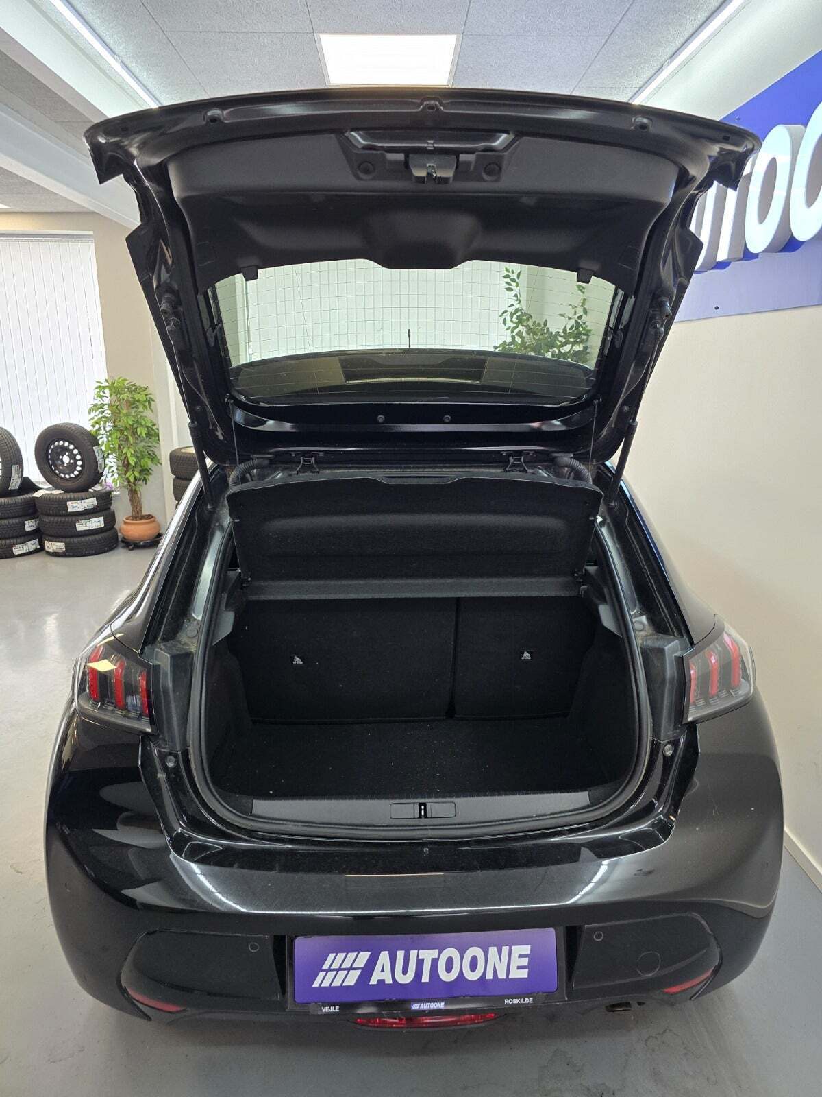 Sort Peugeot 208 fra 2021