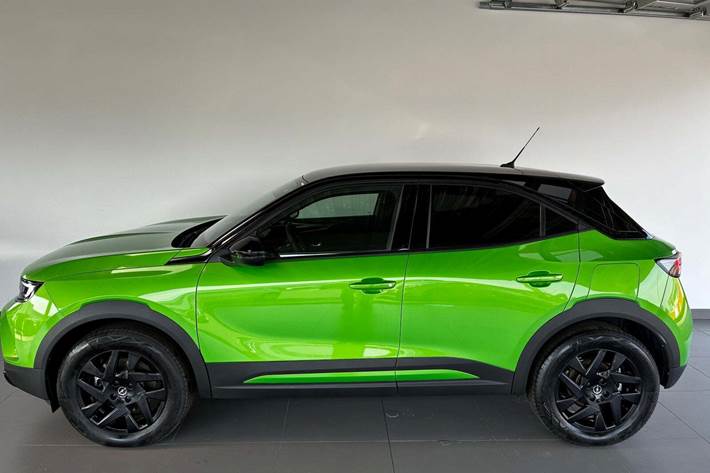 Grøn Opel Mokka-e fra 2023
