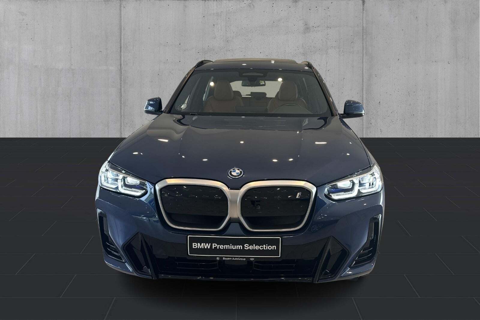 Blå BMW iX3 fra 2023