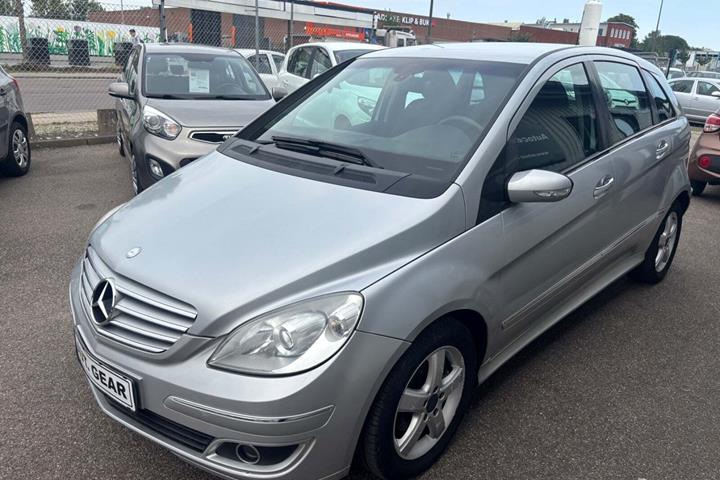 Sølv Mercedes B200 fra 2007