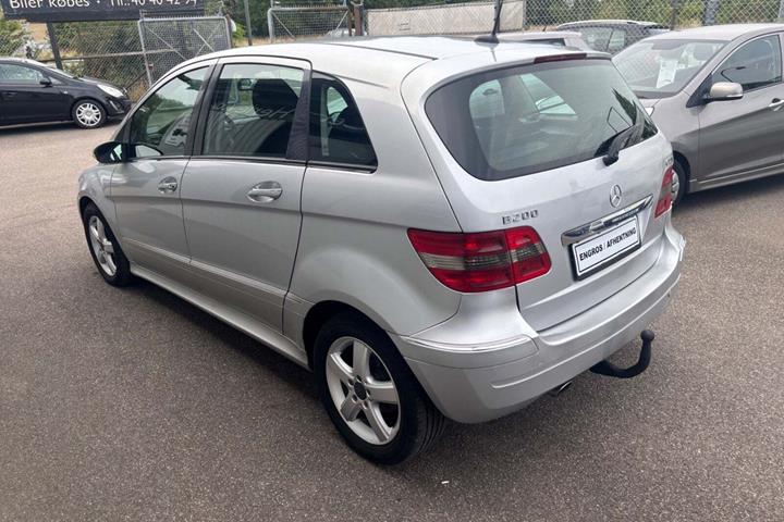 Sølv Mercedes B200 fra 2007