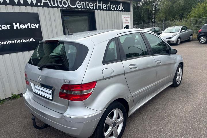 Sølv Mercedes B200 fra 2007