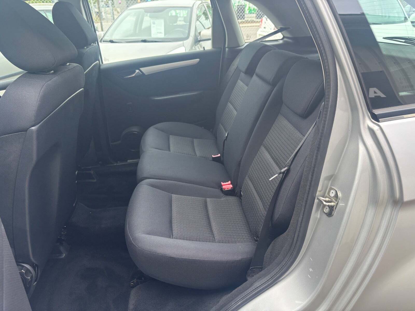 Sølv Mercedes B200 fra 2007