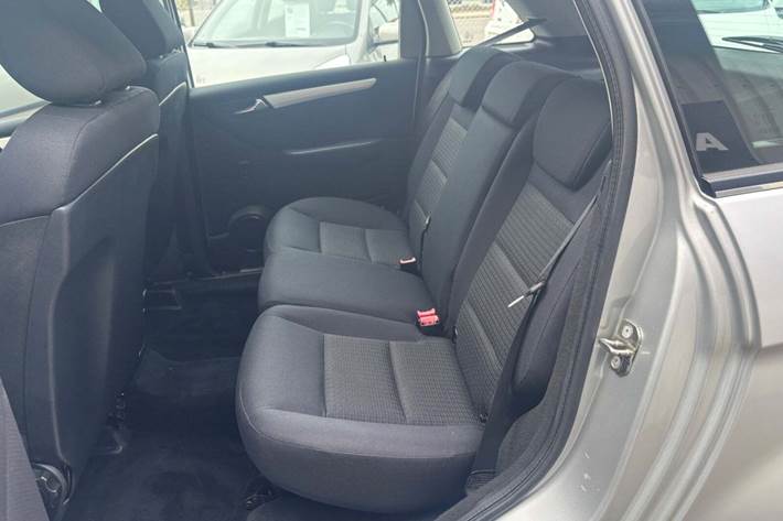 Sølv Mercedes B200 fra 2007