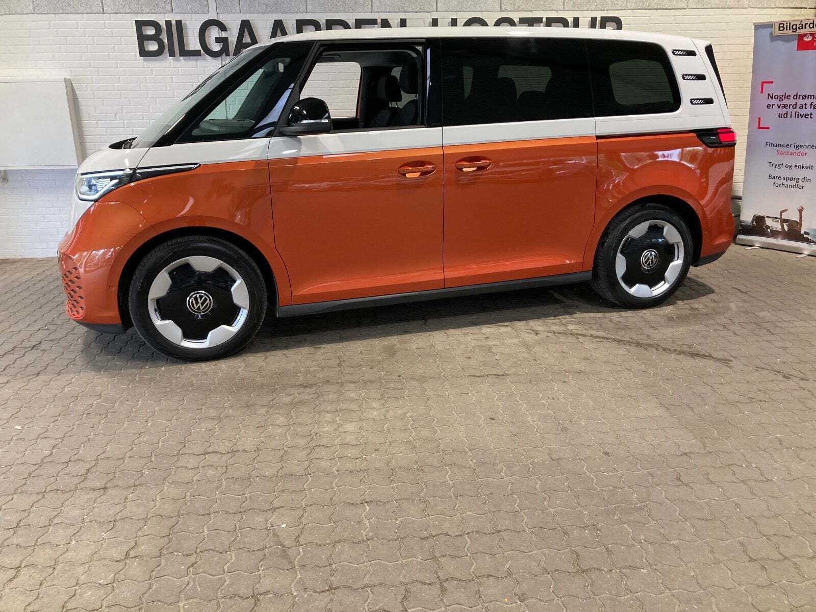 Orange VW ID.Buzz fra 2023