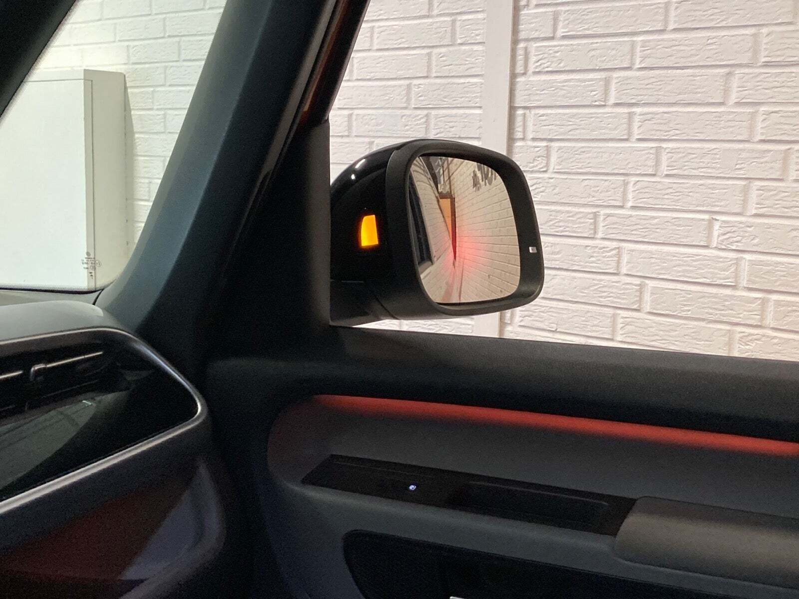 Orange VW ID.Buzz fra 2023