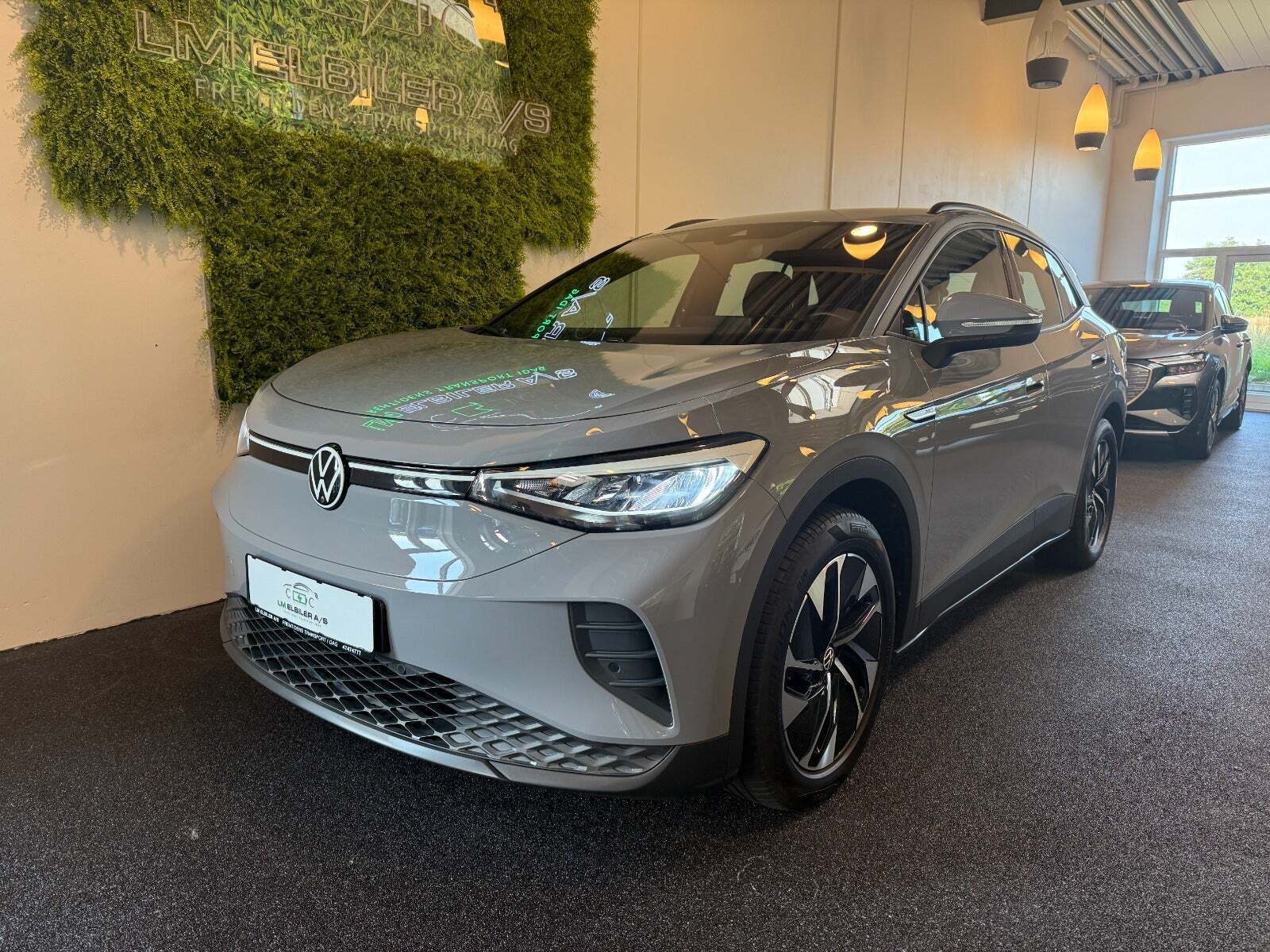 Grå VW ID.4 fra 2022 set udefra